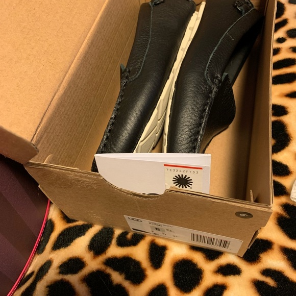 BNIB UGG loafers sz 6 sold on another site - Picture 3 of 3